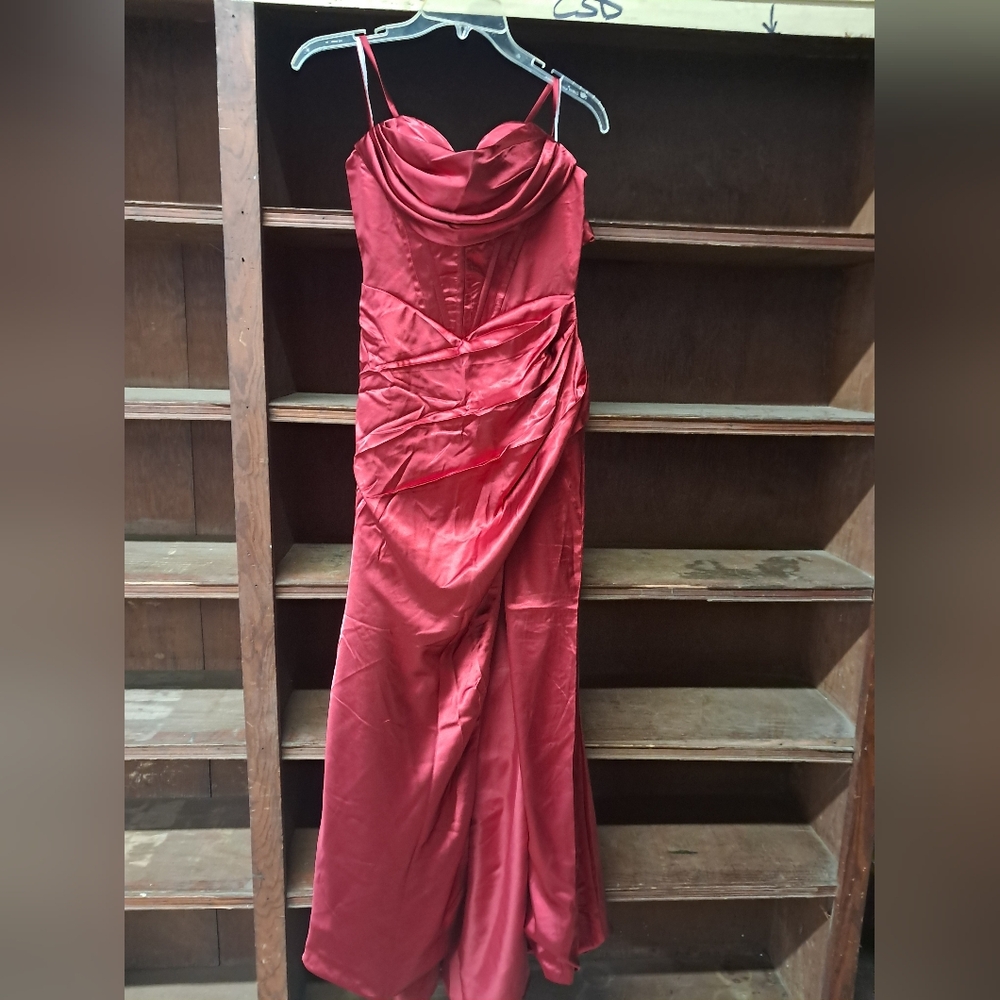 Elegant Red/Burgundy Evening Gown